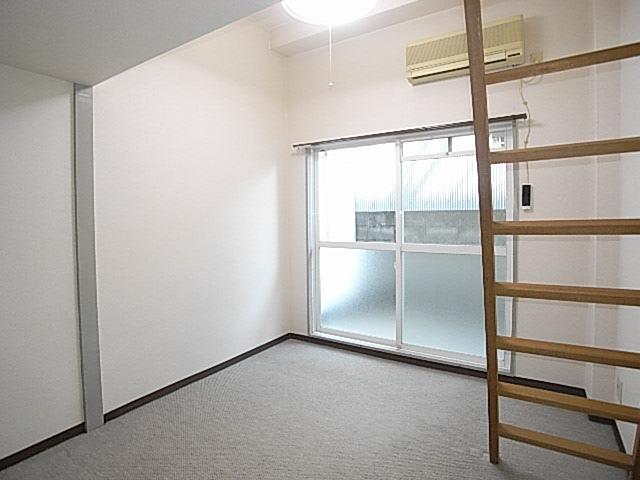 居室・リビング　ロフト付きでお部屋も広くお使いいただけます！