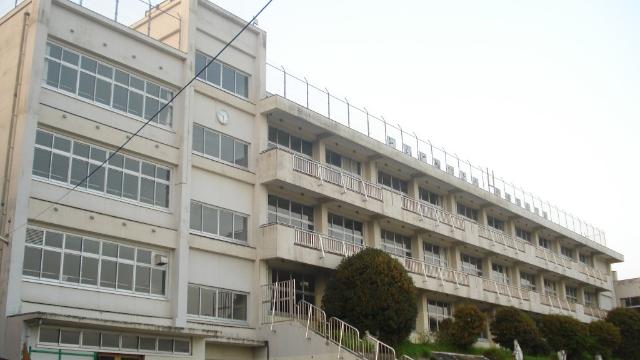 中学校　飯塚市立幸袋中学校（中学校）まで784m