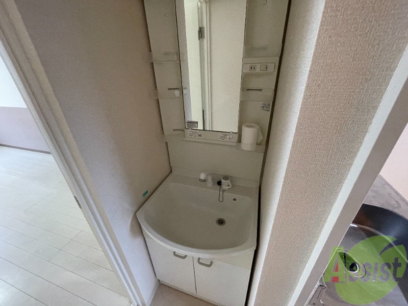 洗面設備　独立洗面台です。朝の支度などに便利ですよね！