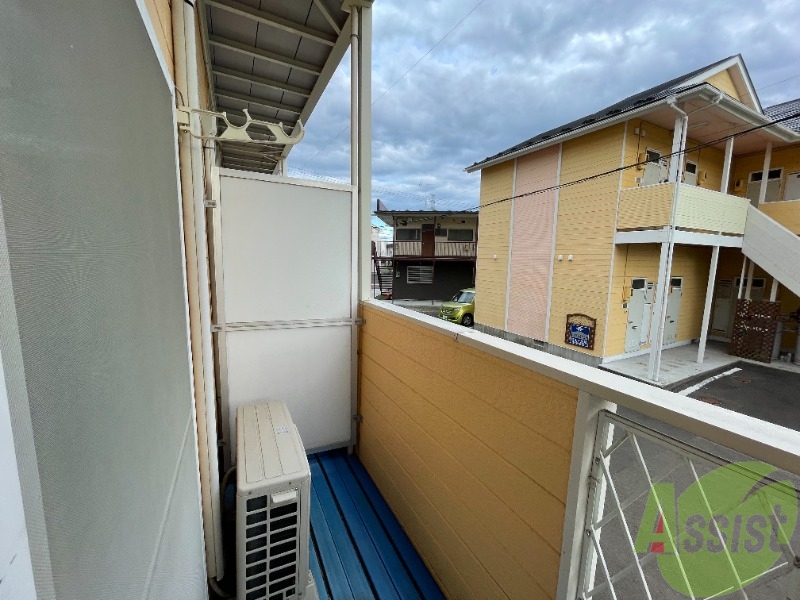 バルコニー　バルコニーは洗濯物を干すのに困りまらない広さがあります。