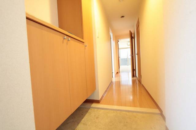 玄関　玄関も広々