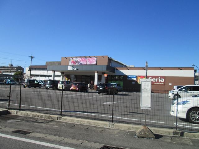 スーパー　ドミー（スーパー）まで390m