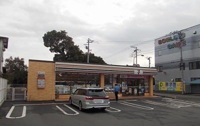 コンビニ　セブンイレブン三島松本南店（コンビニ）まで800m