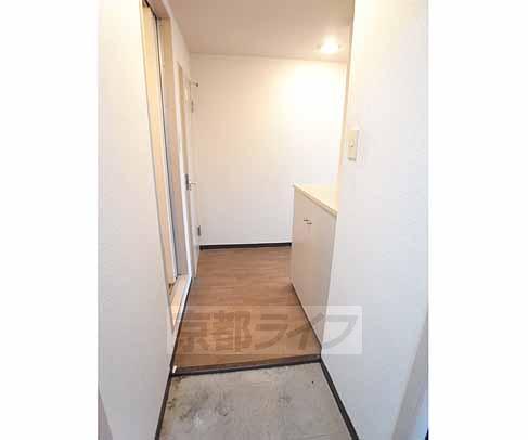 玄関　玄関からお部屋は見えません。