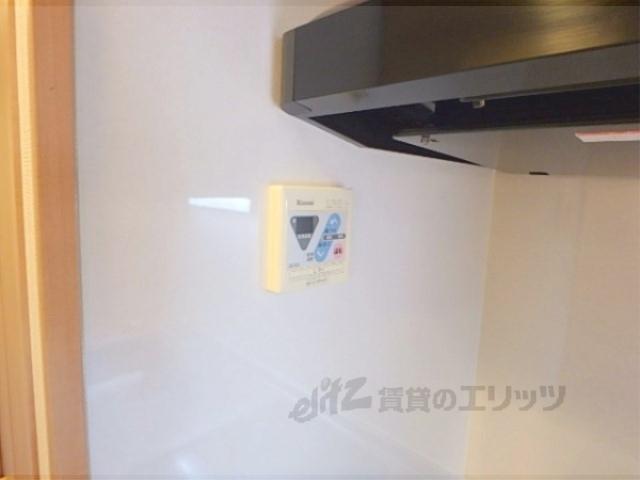 その他設備　給湯器リモコン