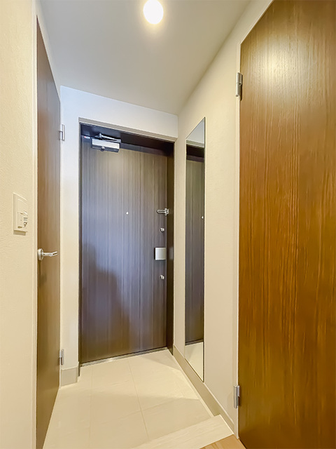 玄関　※写真は同タイプ住戸です。