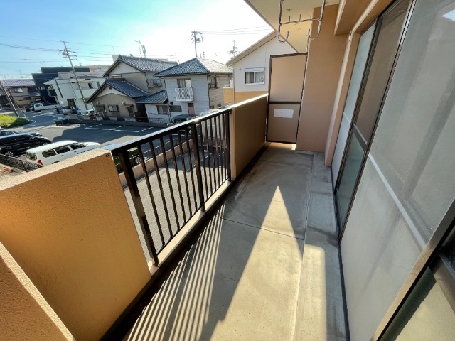 バルコニー　日当たりの良いバルコニー