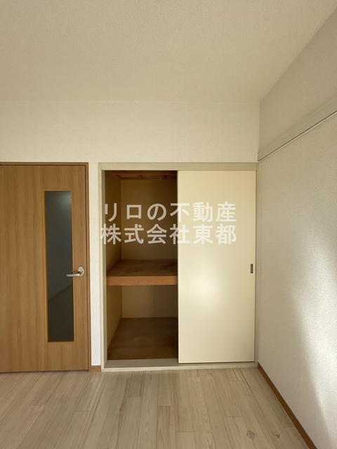 収納　押入れタイプは奥行がある収納力！