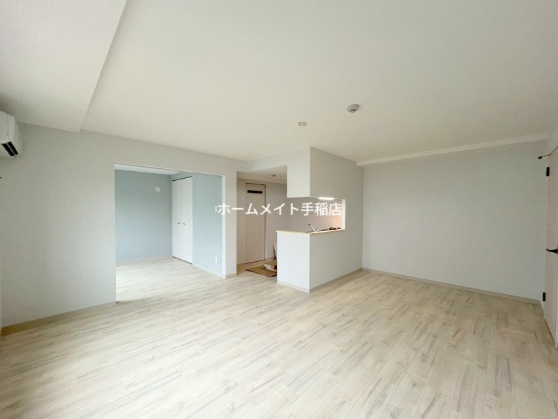 居室・リビング　広々リビングスペースございます！