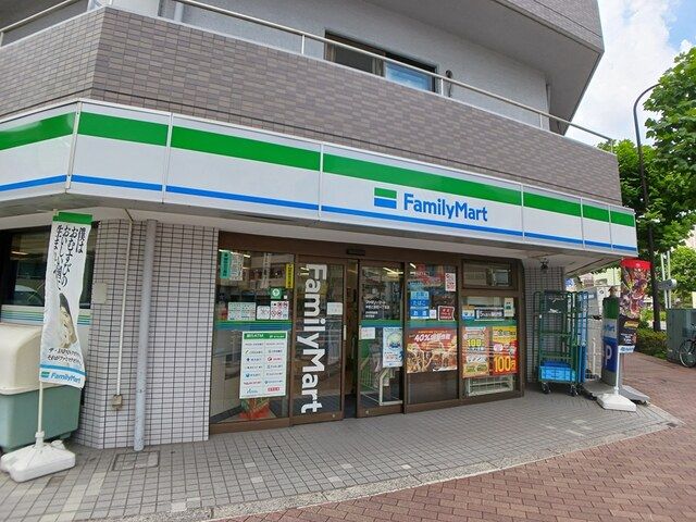 コンビニ　ファミリーマート（コンビニ）まで476m