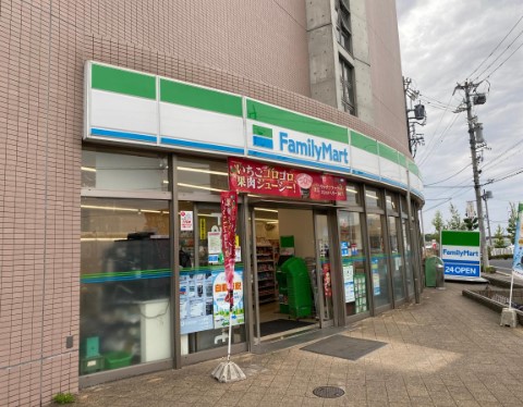 コンビニ　ファミリーマート日進竹の山（コンビニ）まで307m
