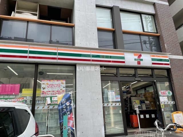 コンビニ　セブンイレブン市谷柳町店（コンビニ）まで710m