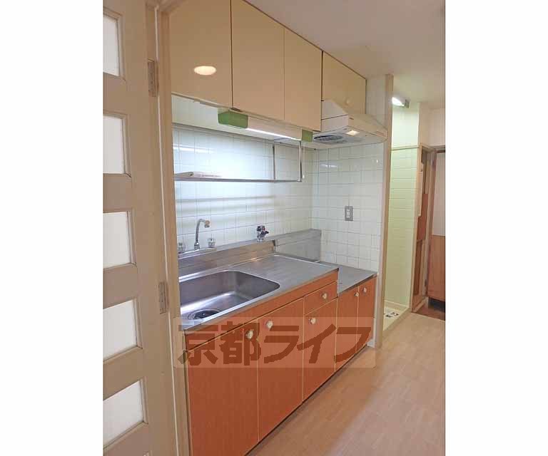 キッチン　収納たっぷりのキッチンです。