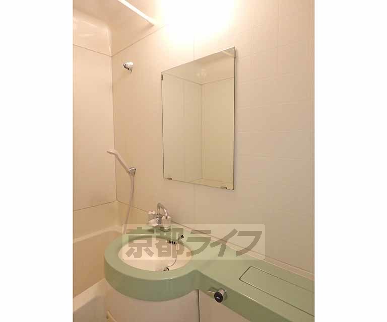 洗面設備　３点ユニットバスの洗面です。