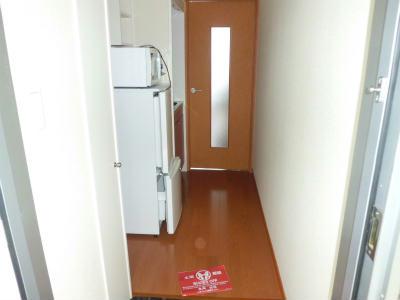 玄関　扉の向こう側が居室です。