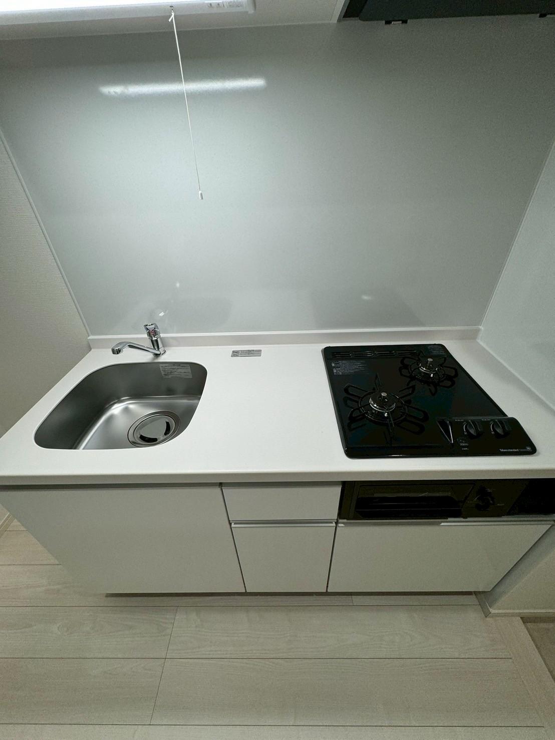 キッチン　写真は205号室のものです。※現況優先となります。