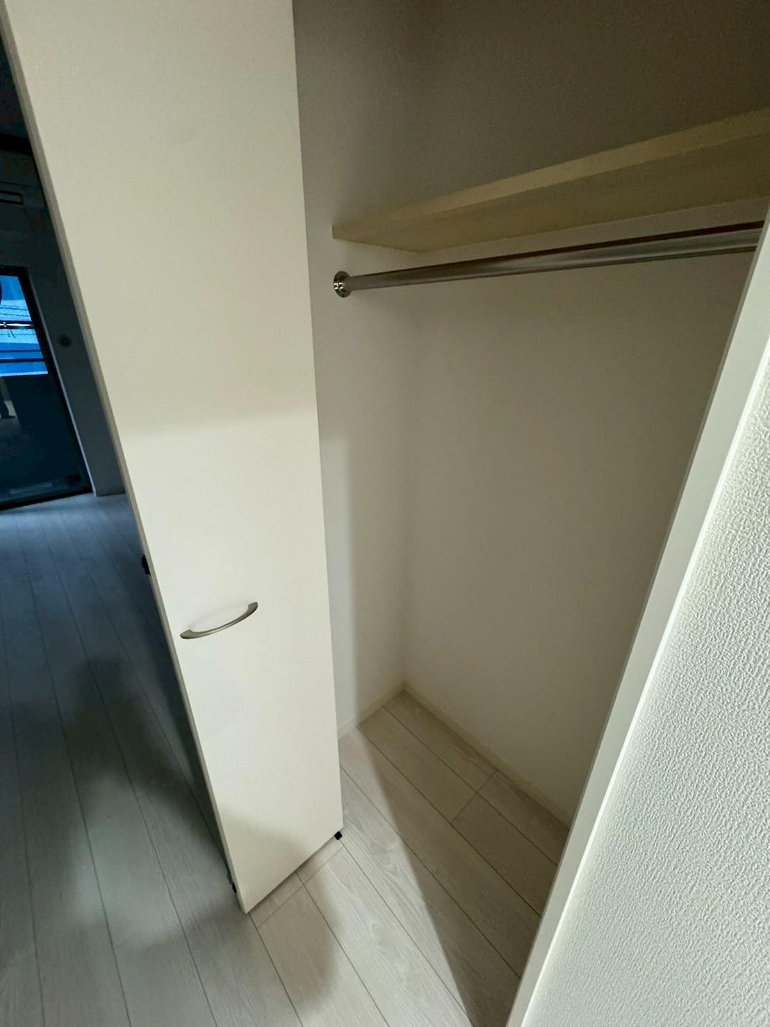 収納　写真は205号室のものです。※現況優先となります。