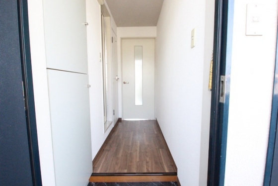 玄関　※別号室の写真です