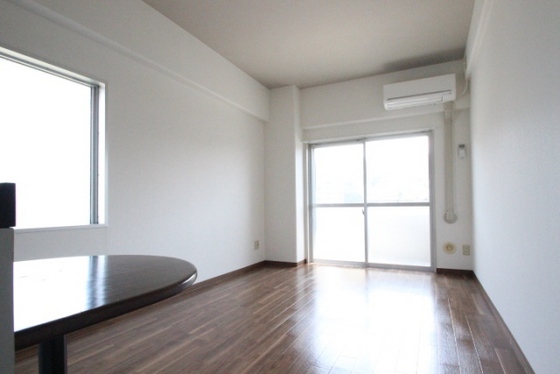 居室・リビング　※別号室の写真です