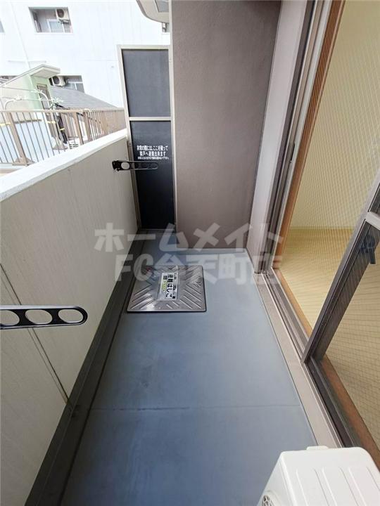 バルコニー　暖かな日差しのふりそそぐバルコニー