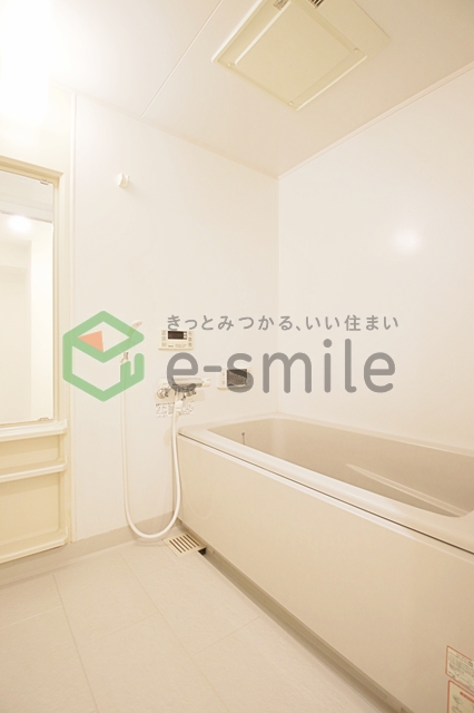 バス・シャワールーム　落ち着いた空間のお風呂です