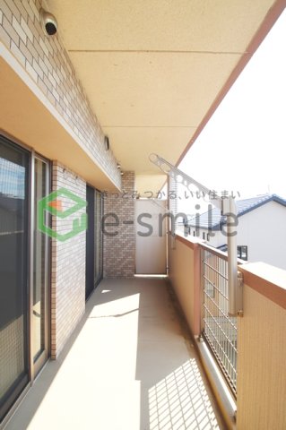 バルコニー　暖かな日差しのふりそそぐバルコニー