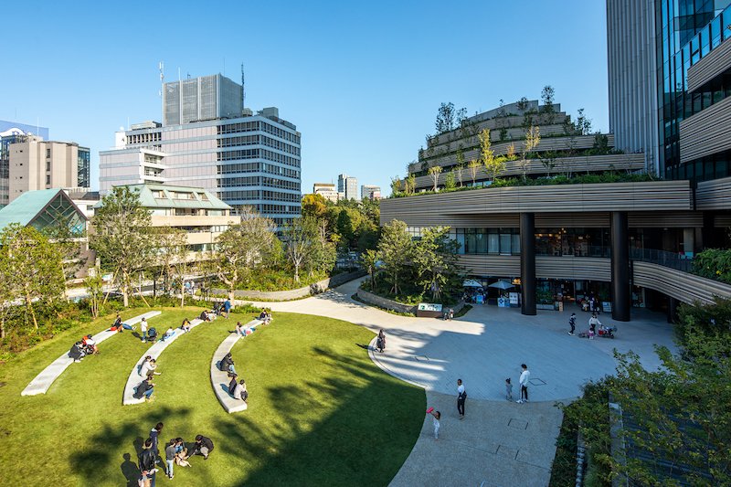 ショッピングセンター　コモレモール（ショッピングセンター）まで567m