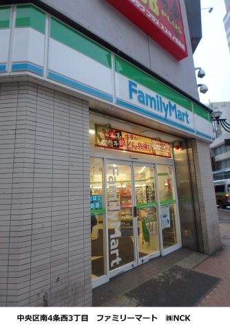 コンビニ　ファミリーマート（コンビニ）まで251m