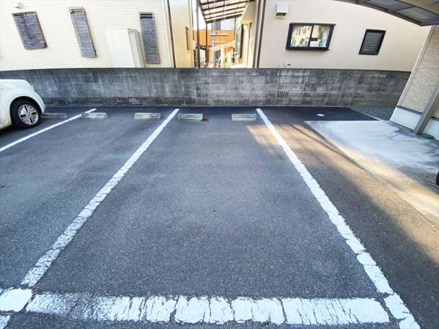 駐車場　駐車場