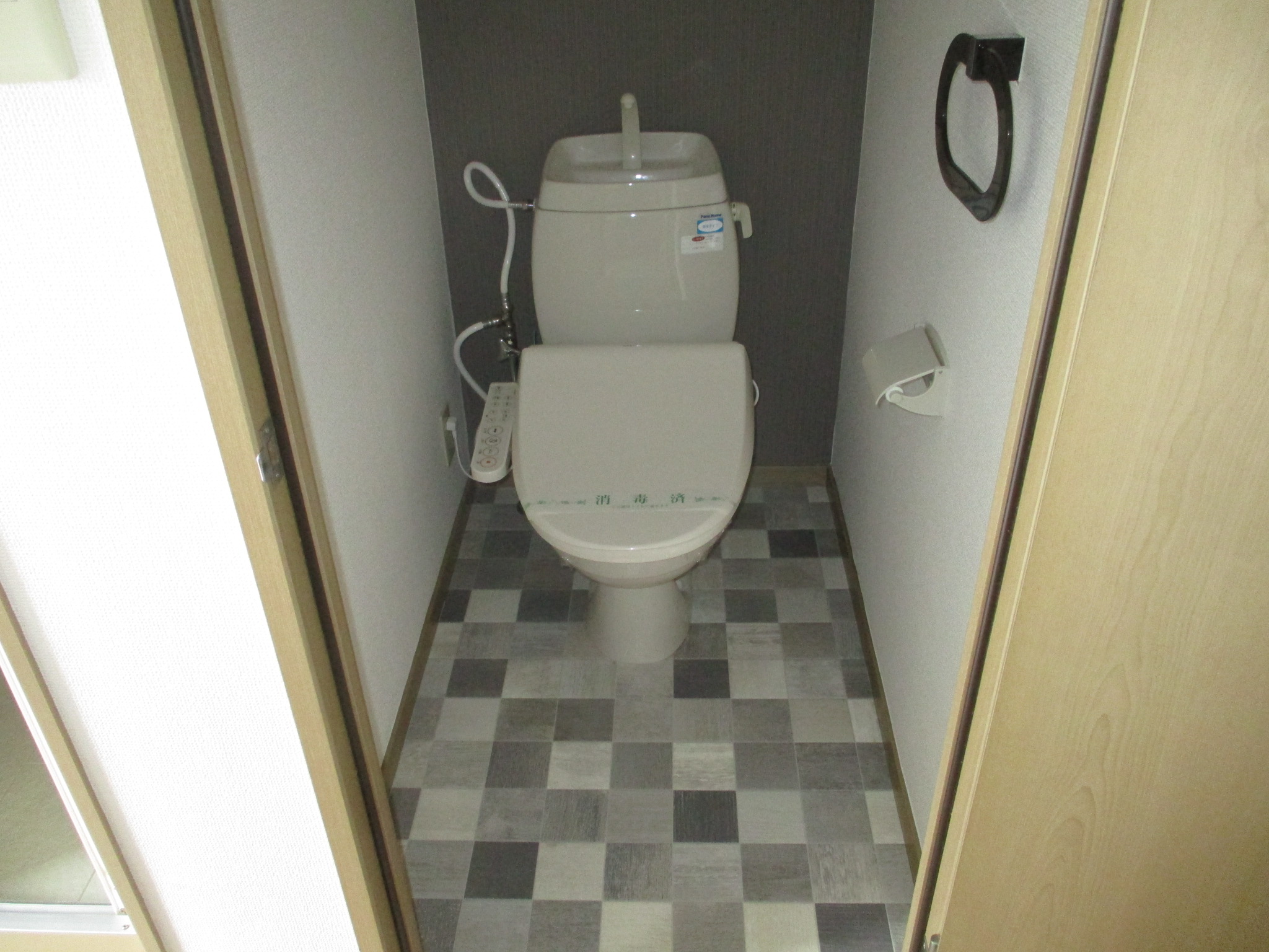 トイレ　温水洗浄便座付き