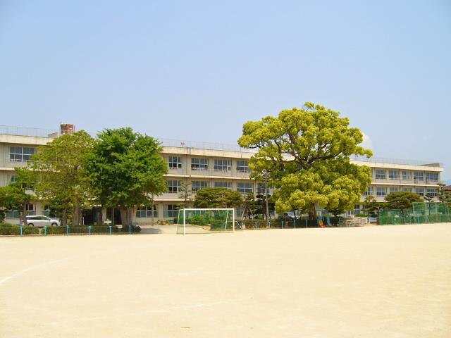 小学校　華城小学校（小学校）まで400m