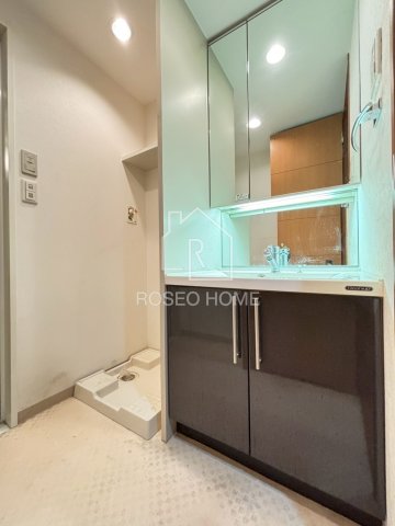 洗面設備　同マンション別部屋：参考写真