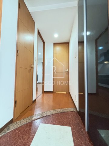 玄関　同マンション別部屋：参考写真