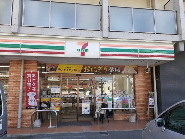 コンビニ　セブンイレブン（コンビニ）まで350m