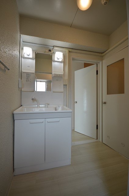 洗面設備　※同建物・別物件の写真です