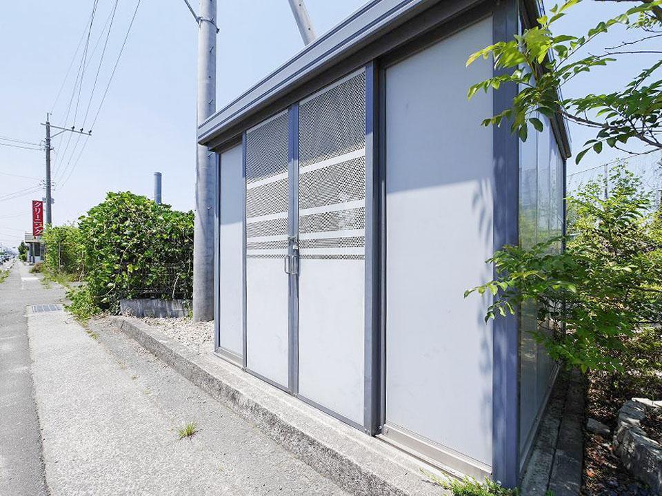 駐車場　ゴミ捨て場