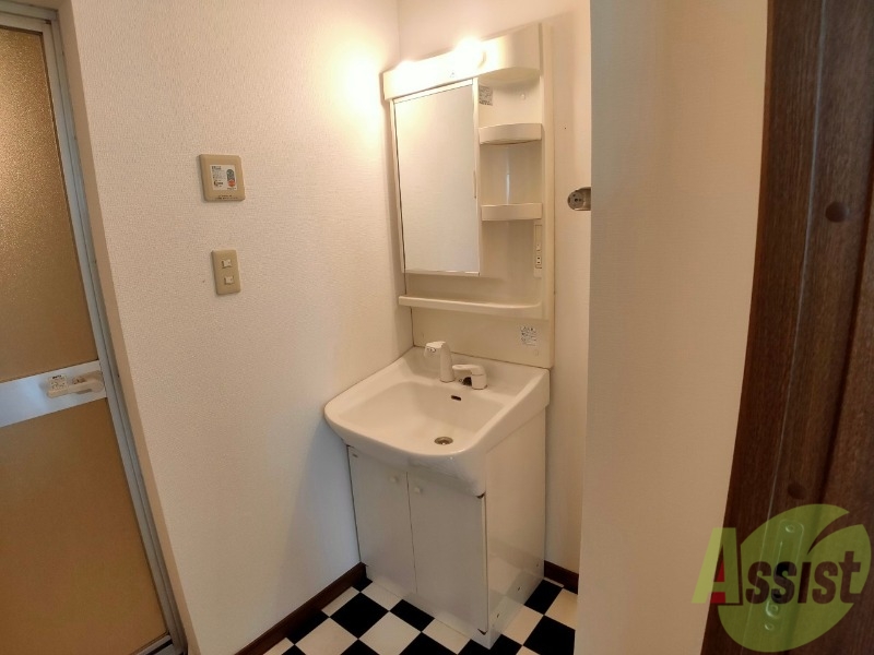 洗面設備　シャンプードレッサー。身支度はここでばっちり。