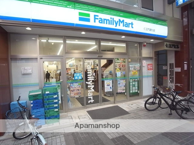 コンビニ　ファミリーマート（コンビニ）まで424m