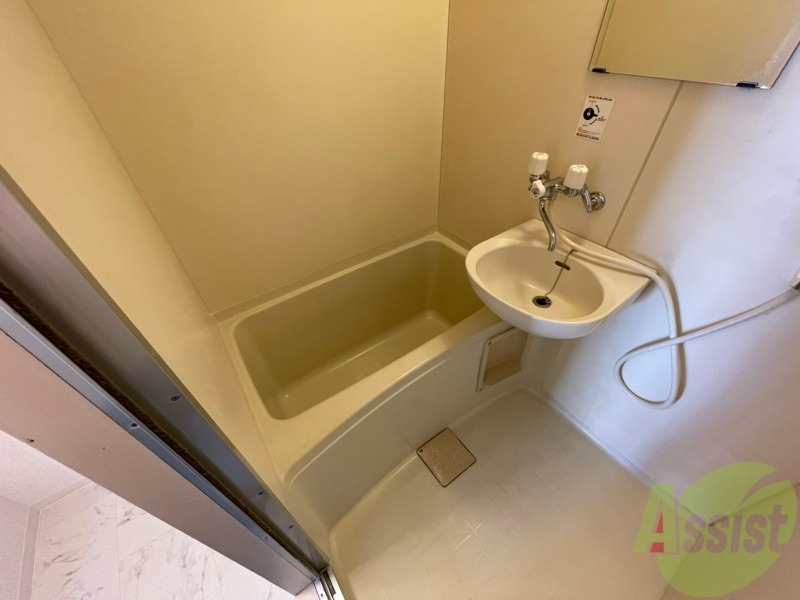 バス・シャワールーム　バスルームはこちらです。広々としてゆったり休めます。