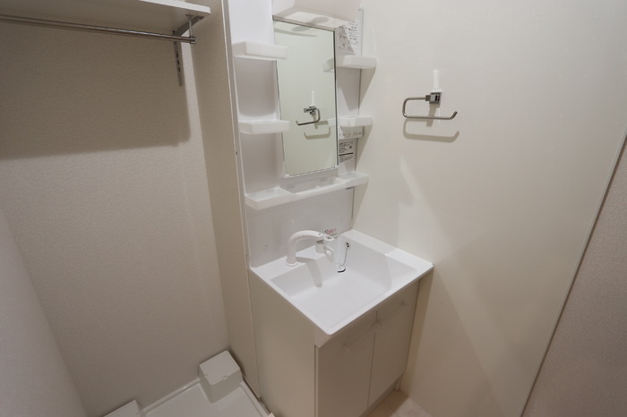 洗面設備　独立洗面台、朝の身支度には欠かせません