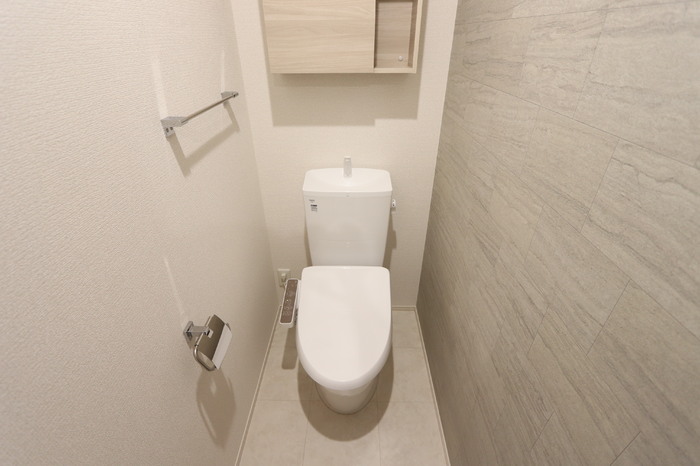 トイレ　落ち着いた色調のトイレです