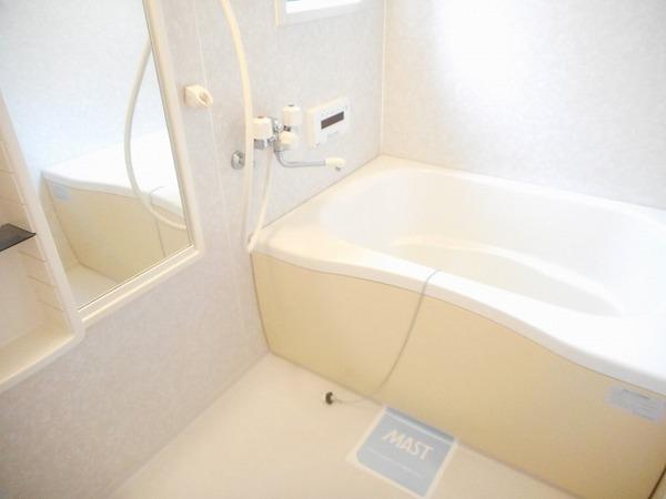 バス・シャワールーム　追焚き付！窓もあります！