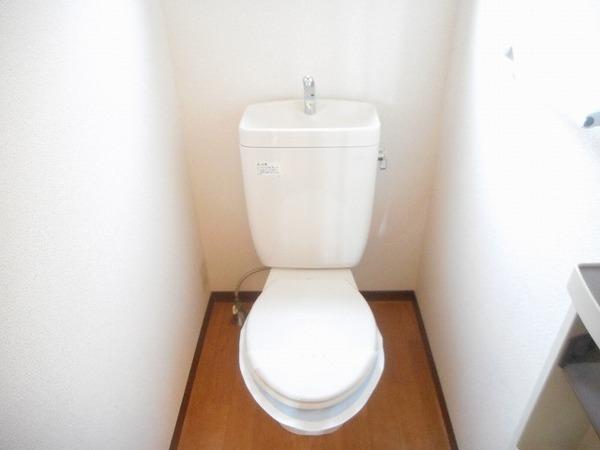 トイレ　トイレにも窓があります！