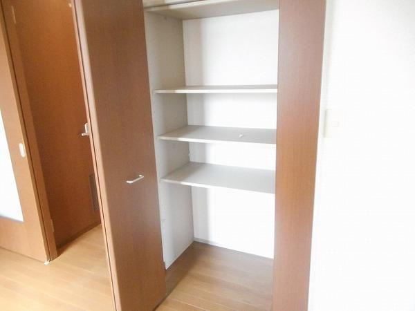 収納　高さ調節可能！