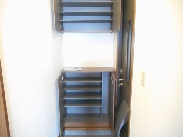 玄関　シューズボックスあり！