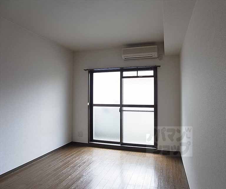 居室・リビング　南向きで日当たり良好