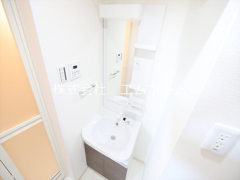 洗面設備　脱衣所　独立洗面台（シャンプードレッサー付）