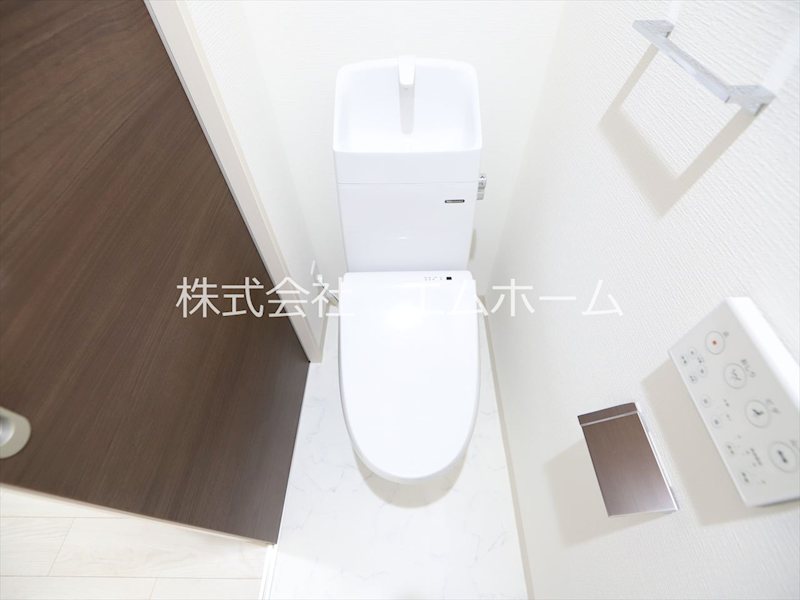 トイレ　温水洗浄暖房便座付トイレ