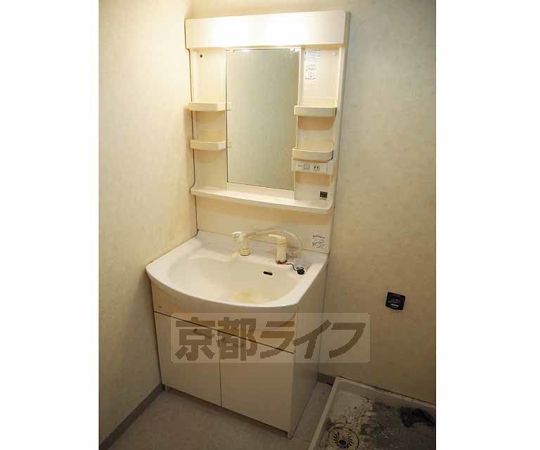 洗面設備　独立洗面台です。