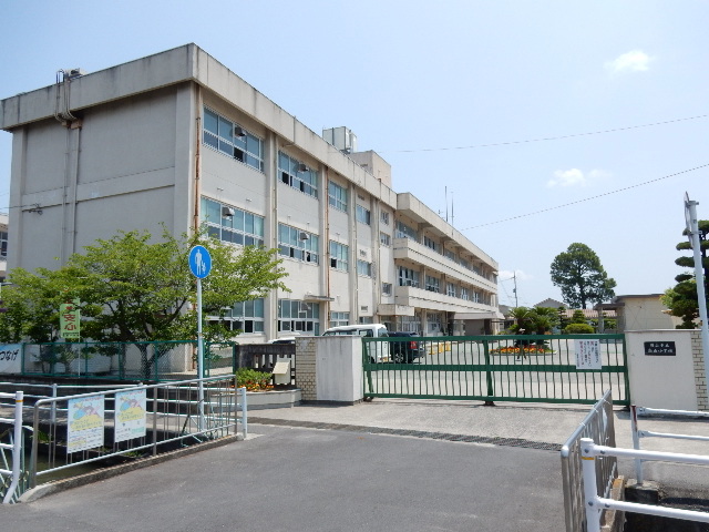 小学校　岡山市立高島小学校（小学校）まで617m